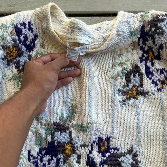 Vintage 90s White Flower Patterned Crewneck Sweater. Sz M - Picture 4 of 4